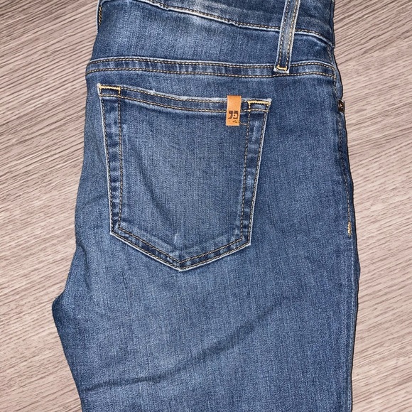 Joe’s Mid-Rise distressed - Picture 2 of 4